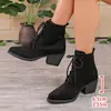 Botas de mezclilla de punta para otoño e invierno transfronterizas europeas y americanas, botas cortas de montar de gamuza western bordadas para mujer con tacón grueso, venta al por mayor en tallas grandes