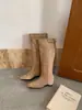 Botas Estilo Nuevo Otoño/Invierno 2026 Punta Cuadrada Aumento Interno de Altura Hebilla de Cinturón Cremallera Trasera Botas Largas Botas Vintage para Mujer