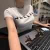 26 Primavera/Verão - Camiseta Versátil de Manga Curta com Estampa de Dachshund Estilo Jennie Versão Coreana Ajuste Slim Moda Feminina Exportação