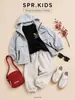 Conjunto deportivo de otoño para niños: un conjunto de tres piezas para niños, que incluye una chaqueta con capucha, una camisa polo estampada y pantalones jogger de corte holgado