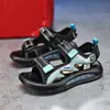 Amortiguación de Aire Deportivos Venta al por Mayor Punta Abierta Estilo Niño Niños Medianos Playa Niños Zapatos Nuevos Sandalias de Suela Suave Verano 2026 Niños Mayores