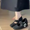Sapatos Mary Jane pretos para mulheres petite, de bico quadrado, com forro de pelo, sapatilhas de inverno com velcro, salto alto e aumento interno de altura.