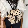 Mochila de Bolinhas Feminina 2026 Nova Moda de Verão Versátil Tendência para o Trabalho Passeio Estudante Universitário