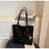 Bolsa retro grande de camurça para mulheres 2026 nova bolsa de ombro única casual para outono e inverno Bolsa tote estilo coreano para o dia a dia