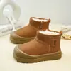 Sapatos casuais da moda e versáteis para meninas, nova coleção outono/inverno 2026, botas de neve quentes com sola macia e forro de lã para crianças, sapatos de algodão para bebês