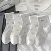 Novo estilo popular: meias cinza mescla com laço, meias femininas de cano médio para primavera e outono, design simples de renda outono/inverno, estilo coreano, modernas e populares entre estudantes