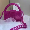 Bolso cuadrado nuevo de primavera con correa ancha hecha a mano, tejido casero de color liso con solapa, bolso de mano personalizado color caramelo