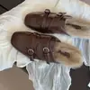 Temperamento Retrô Pelo de Coelho Estilo Britânico Bico Brogue Esculpido Chinelos de Algodão Feminino 2026 Novo Outono Inverno Mules