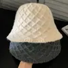 Sombrero tipo cubo de punto con patrón de rombos estilo japonés para mujer, adecuado para otoño e invierno, te mantiene abrigada, hace que tu cara se vea más pequeña y es perfecto para personas con cabezas más grandes.