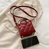 Bolsa Pequena de Mão Acolchoada Bordada da Moda para Mulheres 2025 Novo Verão Popular Mini Bolsa Transversal de Ombro