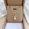 [Acero de Titanio] Collar con Colgante de Zirconia en Forma de Llave con Diamantes Completos, Estilo Palacio Lujoso, Cadena Versátil para la Clavícula para Mujeres, Cadena de Acero de Titanio