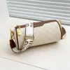 Comércio exterior atacado tabuleiro de xadrez Saco cilíndrico xadrez em relevo bolsa feminina 2023 nova textura moda versátil bolsa de ombro transversal