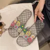 Sandálias Rasas de Verão Femininas da Moda Novas Florais Rasas Transparentes Chinelos de Praia Atacado
