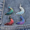 Broche de Pavo Real Vintage de Alta Gama con Estampado Degradado y Pasador de Cola Larga, Accesorio de Estilo Lujo Ligero de Nicho para Uso Diario