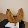 Bolsa Transversal de Ombro Macia Grande Capacidade Formato de Dumpling Versátil Fashionável para o Outono de 2025
