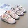 Tênis Casual Infantil Cartoon Fofo Gato KT com Velcro para Meninas 2026 Primavera e Outono Novos Sapatos Respiráveis para Crianças