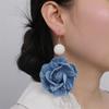 EZ5074 Brincos Europeus e Americanos Transfronteiriços para Mulheres Camélia Tecido Azul Denim Nova Moda Atmosférica Joia de Orelha para Mulheres