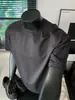 Camiseta de verano para hombre estilo americano de secado rápido, tacto frío de seda de hielo, con elegante costura de malla, cuello pequeño, manga corta y un toque de alta gama.