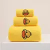 Toalla de pato amarillo pequeña al por mayor, absorbente, para adultos y niños, juego de tres toallas de baño de dibujos animados, estilo nuevo con bordes ribeteados, hecho de vellón de coral para uso doméstico