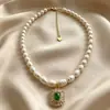 Collar de perla de agua dulce forma de grano de arroz con incrustaciones de microcirconita cuadrada diamante verde estilo chino nuevo tendencia nacional cadena para la clavícula de moda esmeralda para mujer