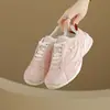 Zapatillas de entrenamiento alemanas de malla transpirable con suela gruesa para mujer, zapatillas de mujer versátiles de moda de verano con suela blanda, zapatillas deportivas blancas casuales