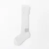 Calcetines deportivos largos de compresión para niños, de malla, huecos, transpirables, no dan calor, adecuados para correr, saltar la cuerda, fitness, versátiles para usar en la escuela.