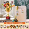 Presente de formatura do jardim de infância para professoras: troféu masculino, buquê de tricô, girassol feito à mão como um presente de agradecimento aos professores