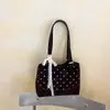 Bolsa de Ombro Shuai Mi Jia com Bolinhas para Mulheres, Nova Moda Casual Elegante de Início de Outono, Bolsa Saco de Ombro Único