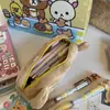 Estuche de Lápices de Peluche Rilakkuma Japonés Mismo Estilo que el Libro Rojo para Niñas, Linda Bolsa de Maquillaje, Caja de Lápices de Almacenamiento de Papelería de Dibujos Animados