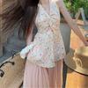 Top de Verão 2026 Feminino Jovem e Doce Estilo Francês com Detalhe Floral Torcido e Alça no Pescoço em Rosa, Puro e Casual
