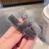 Clip de Pato de Lana Tejida Anudada de Gama Alta Gris Pasador de Diamantes Grises Pasador de Pelo Diseño de Nicho Clip para Flequillo Lateral