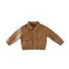 Fábrica de origen, venta al por mayor de chaquetas y abrigos de cuero para primavera y otoño, nuevos 2026, color liso, cuello de solapa, chaquetas de cuero estilo coreano para niñas
