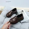 Sapatos de Couro Estilo Britânico para Crianças 2025 Nova Coleção Primavera Mocassins para Meninas Versáteis da Moda Sapatos Slip-on Retro com Solado Macio