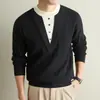Suéter de punto cruzado para hombre, estilo dos piezas falsas, cuello redondo, suéter casual de otoño, camisa base de moda de alta gama para hombre, estilo old money