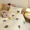 Toalla con Bordado de Oso de Dibujos Animados Estilo Coreano 50s Hilo Doble Algodón Puro Cepillado Otoño/Invierno Cálido Juego de Cama de Cuatro Piezas Ropa de Cama