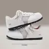 Tênis Brancos Respiráveis de Malha para Mulheres 2026 Verão Novo Bico Redondo Estilo Gato Sapatos de Treino Alemães Tênis Versáteis Coreanos para Estudantes para Mulheres