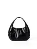 Bolso de mano de moda retro con diseño de remaches de nicho estilo coreano para mujer, nuevo modelo transfronterizo con una sensación de alta gama, elegante y versátil
