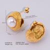 Pendientes de perlas retro francesas de lujo ligeros transfronterizos, elegantes pendientes de acero de titanio con gota de agua de oro de 18 quilates, pendientes de moda europea y americana para mujer