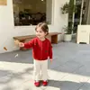 Conjunto de estilo coreano para niña 2026 nuevo modelo cárdigan de punto de cereza infantil y pantalones casuales de lana conjunto de dos piezas para primavera y otoño