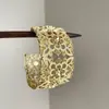 Pulsera de Oro Pesado Industrial Hueca Incrustada con Diamantes para Mujer Estilo Palacio Retro Pulsera Ancha de Brazalete Para Banquetes Metálico Punk Nuevo