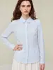 Camisa de Verano 2026 Rayas Azul Suave y Blanco con Adornos Metálicos, Cuello de Solapa, Mangas Largas, Nueva Elegante Camisa para Viajar al Trabajo