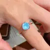 Nuevo Anillo Verde Menta Corte Fuego Artificial Diamante Brillante para Mujer Chapado en Oro Rosa de 18K Incrustado Anillo de Diamante de 2 Quilates Anillo de Piedra de Color de Lujo Ligero