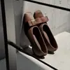 Sapatos de Couro Pequenos de Moda Nicho Cor Color Block Baixo 2026 Outono Novo Bico Quadrado Fundo Plano Aumento Oculto de Altura Feminino