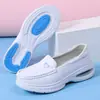 Zapatos de enfermera para mujer al por mayor con suelas suaves, transpirables, no cansan, antideslizantes, resistentes a olores, de altura ajustable, calzado de trabajo específico para hospital