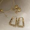 Nuevos aretes elegantes de alta gama con hebilla para la oreja, celebridad de Internet, lujo ligero de nicho, flash, diamante, plata rota, aretes geométricos