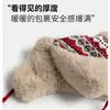 Chapéu de Inverno à Prova de Frio com Circunferência de Cabeça Grande, Bola de Pelúcia Pendurada, Chapéu Fofo com Proteção para Orelhas para Mulheres, Proteção para Orelhas, Veludo, Chapéu de Tricô Espessado com Combinação de Cores