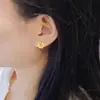 Brincos Torcidos de Espiga de Trigo Dourada para Mulheres Luxo Leve Design de Nicho Padrão Brincos Presente para Namorada