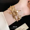 Pulsera abierta de encaje de estrella con goteo de aceite de metal transfronteriza, estilo vintage europeo y americano, joyería de lujo ligero y sensación de alta gama
