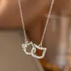 Venta Caliente Internacional Transfronteriza Tema de Moda Personalizado Micro-incrustación de Zirconio Completo V Grande Clásico Acero Titanio Chapado en Oro Real de 18K Colgante Clavícula