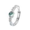 Anillo de Zirconia con Uvas Geométricas Plateadas, Lujo Ligero, Sensación de Alta Gama, Diseño de Nicho, Adecuado para Uso Diario, Compacto, Venta Directa del Fabricante